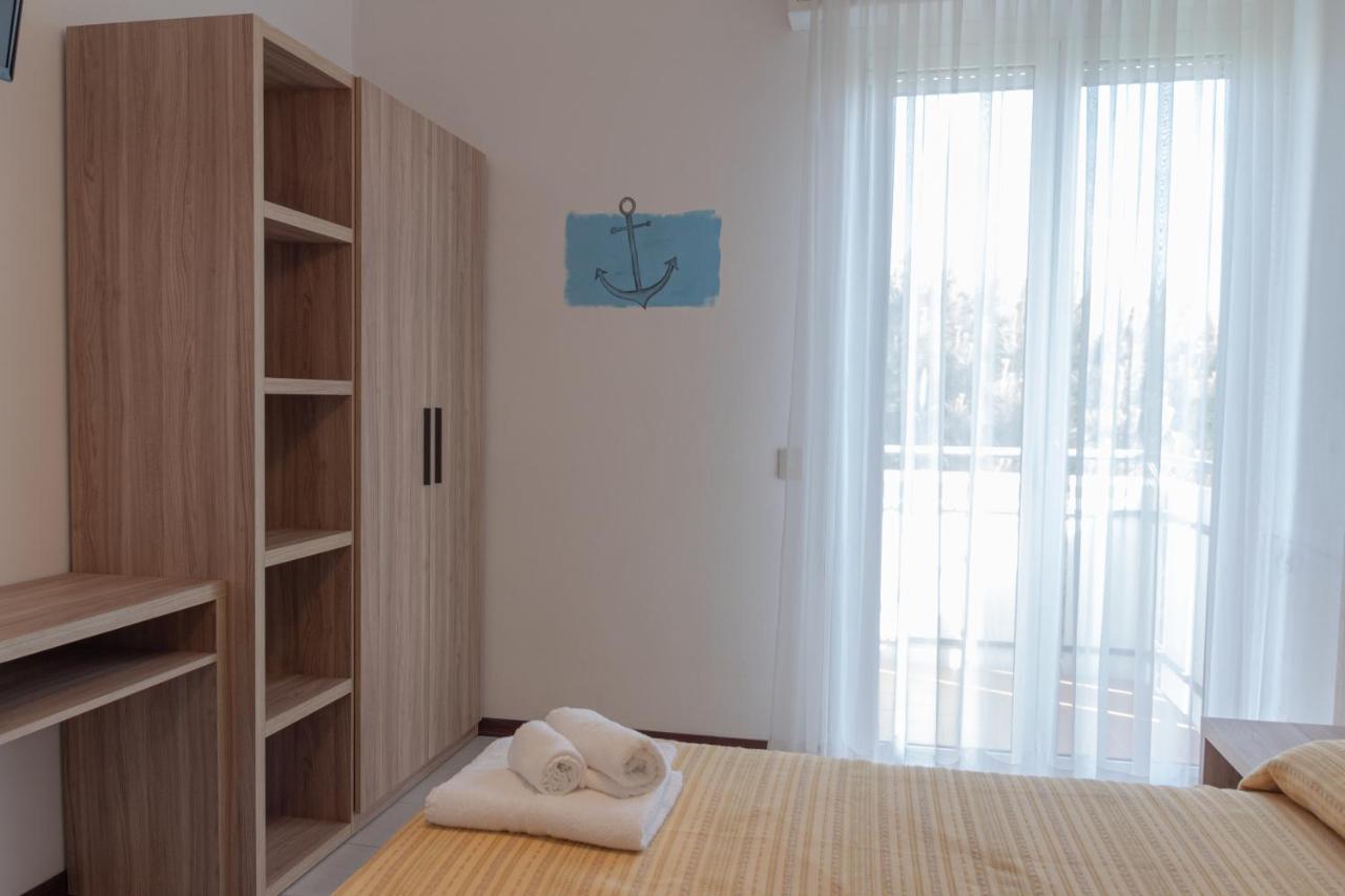 קרביה Hotel Astrid מראה חיצוני תמונה