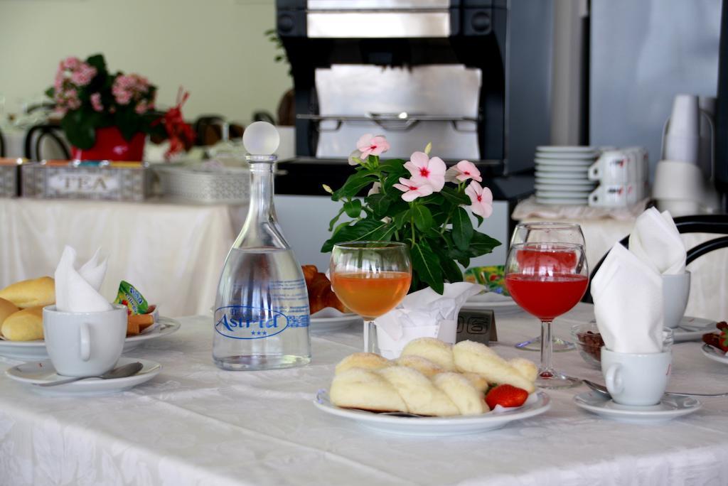 קרביה Hotel Astrid מראה חיצוני תמונה