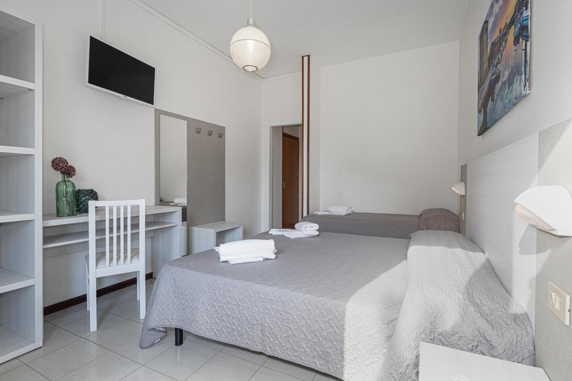 קרביה Hotel Astrid מראה חיצוני תמונה