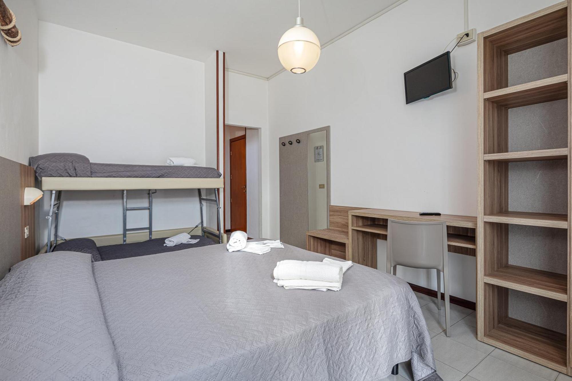 קרביה Hotel Astrid מראה חיצוני תמונה