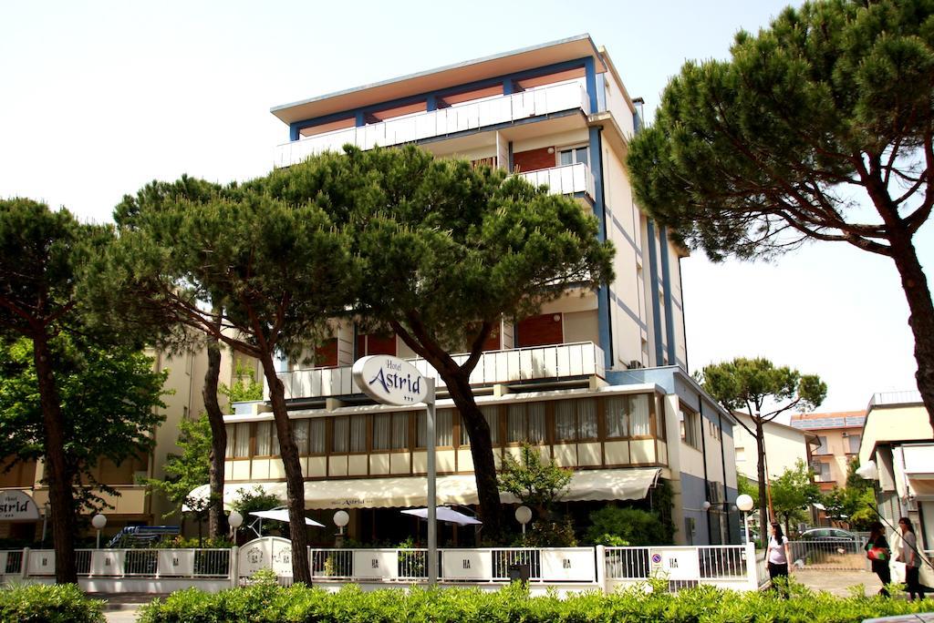 קרביה Hotel Astrid מראה חיצוני תמונה
