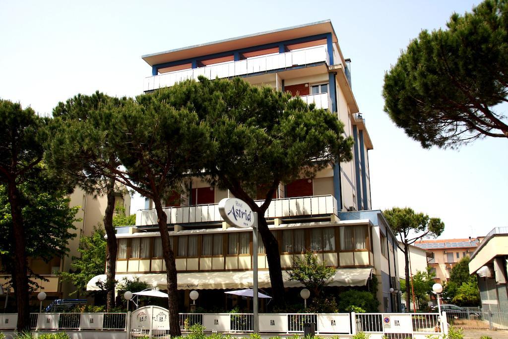 קרביה Hotel Astrid מראה חיצוני תמונה