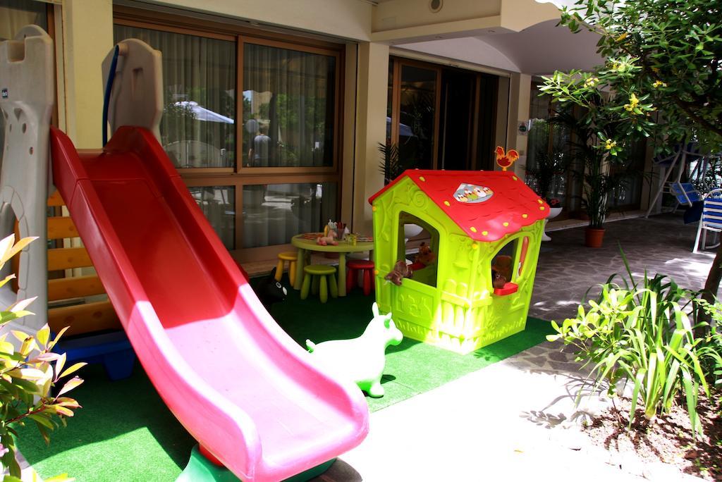קרביה Hotel Astrid מראה חיצוני תמונה