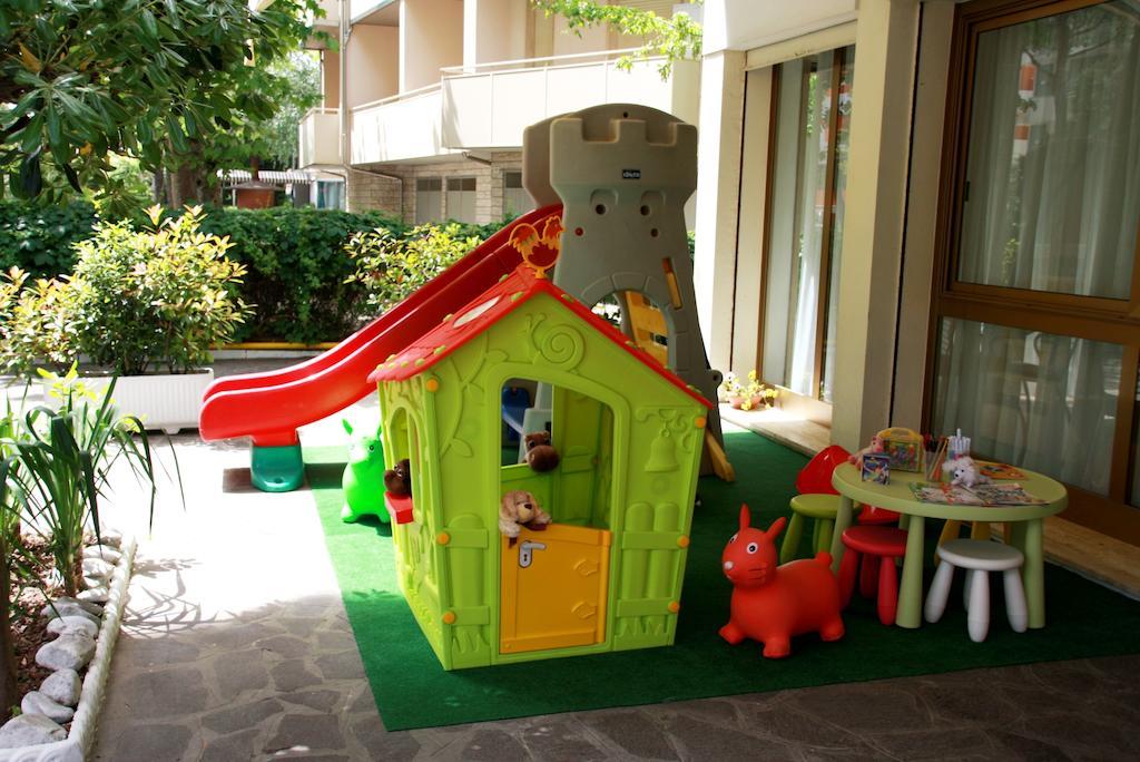 קרביה Hotel Astrid מראה חיצוני תמונה