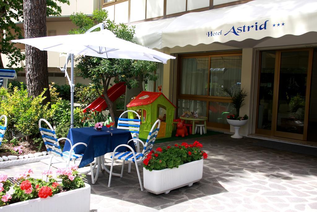קרביה Hotel Astrid מראה חיצוני תמונה