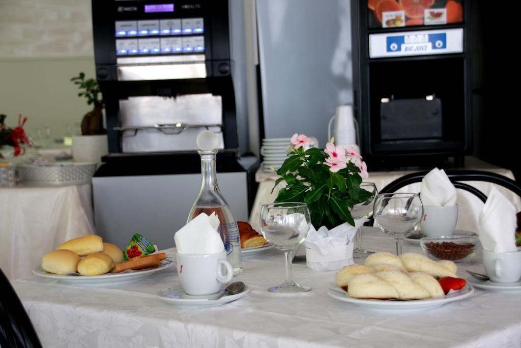 קרביה Hotel Astrid מראה חיצוני תמונה