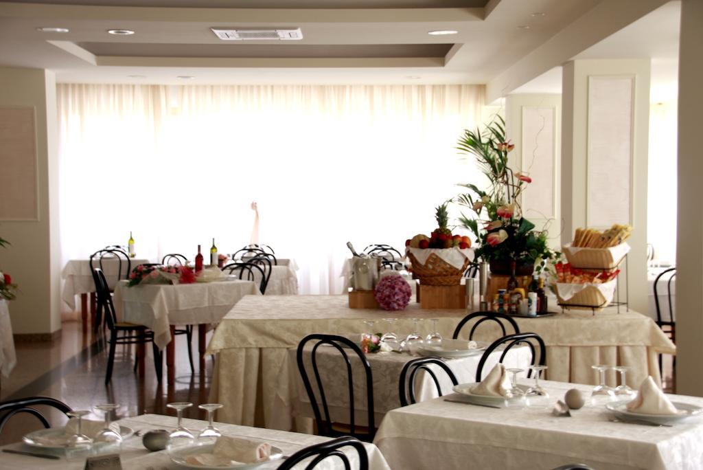 קרביה Hotel Astrid מראה חיצוני תמונה
