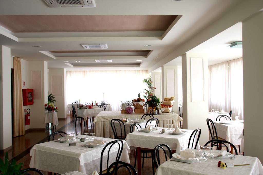 קרביה Hotel Astrid מראה חיצוני תמונה
