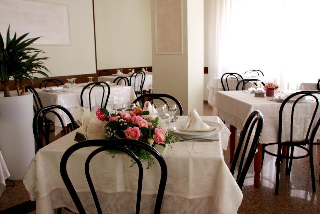 קרביה Hotel Astrid מראה חיצוני תמונה