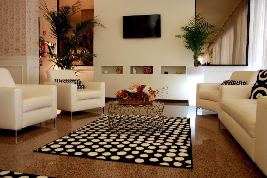 קרביה Hotel Astrid מראה חיצוני תמונה