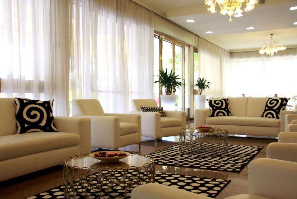 קרביה Hotel Astrid מראה חיצוני תמונה