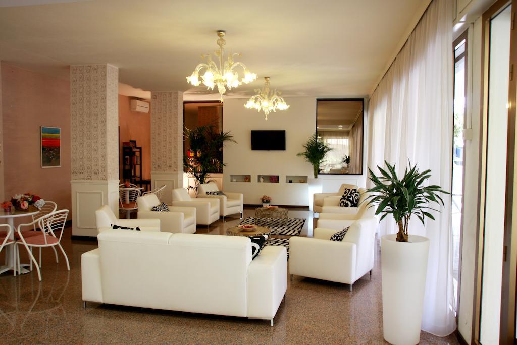 קרביה Hotel Astrid מראה חיצוני תמונה