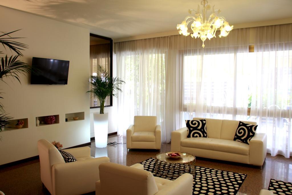 קרביה Hotel Astrid מראה חיצוני תמונה